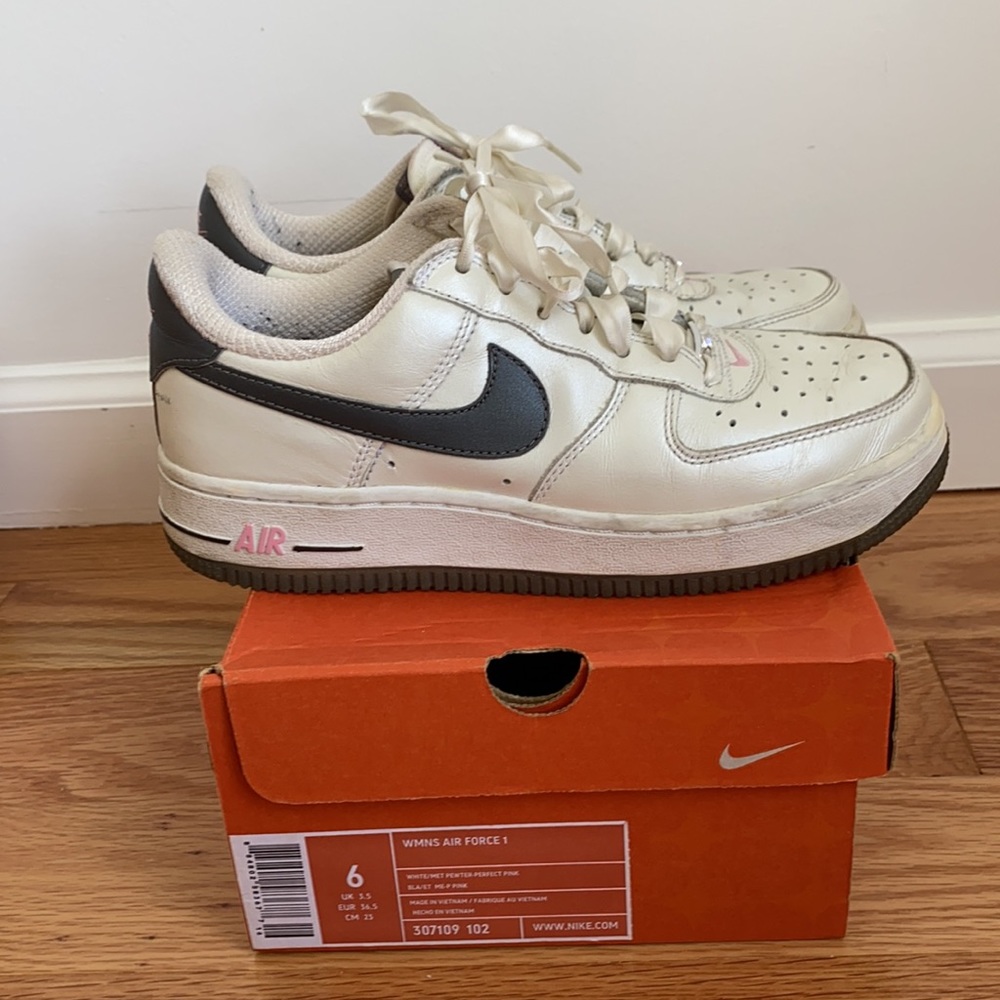NIKE Women’s Air Force 1
